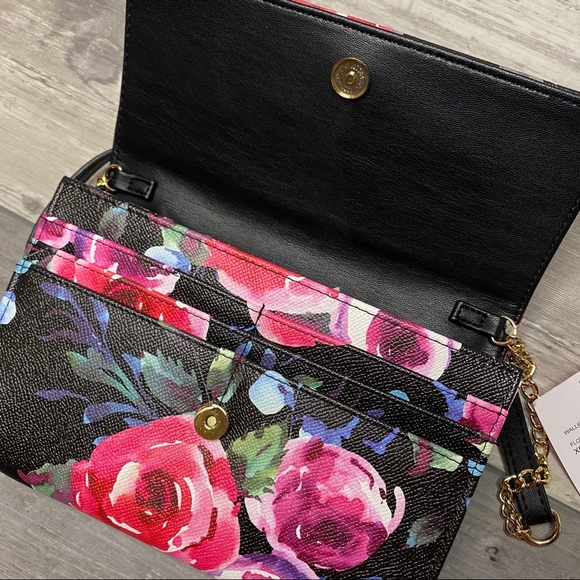 NEW Betsey Johnson Floral Crossbody Wallet 🥀 - Picture 4 of 6